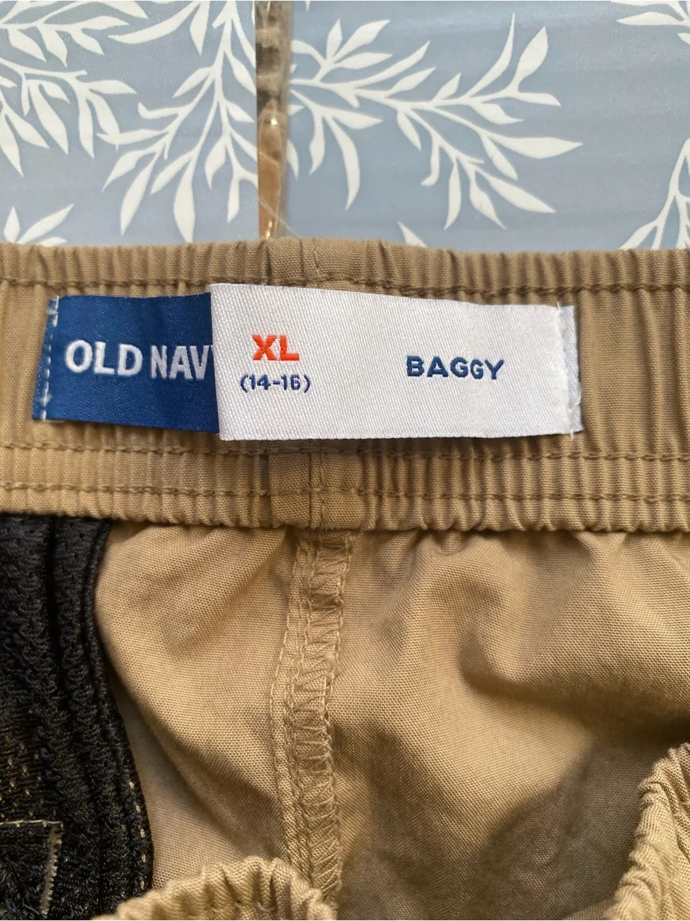 Old Navy Men's Cargo Pants in Tan